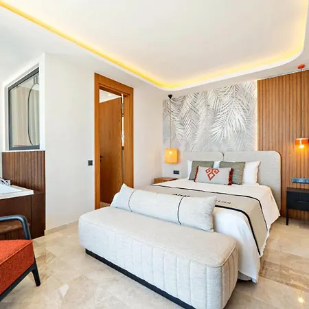 Luxury 5 Bedroom - 9881