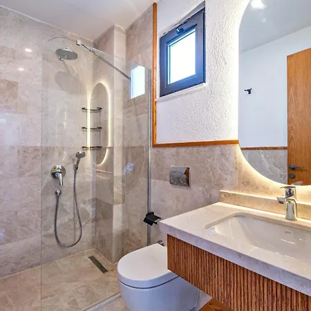فيلة Luxury 5 Bedroom - 9881 *