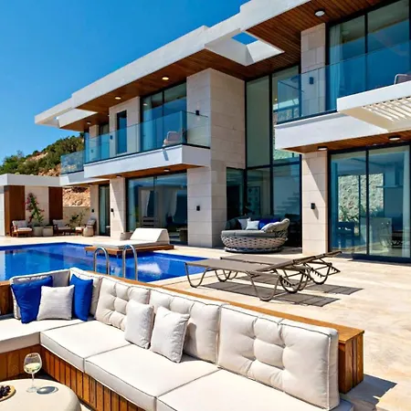 Luxury 5 Bedroom - 9881