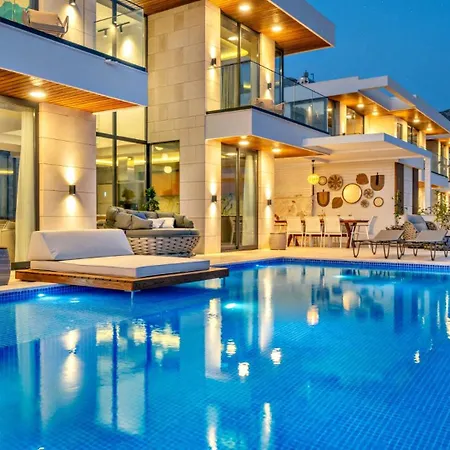 Villa Luxury 5 Bedroom - 9881 *